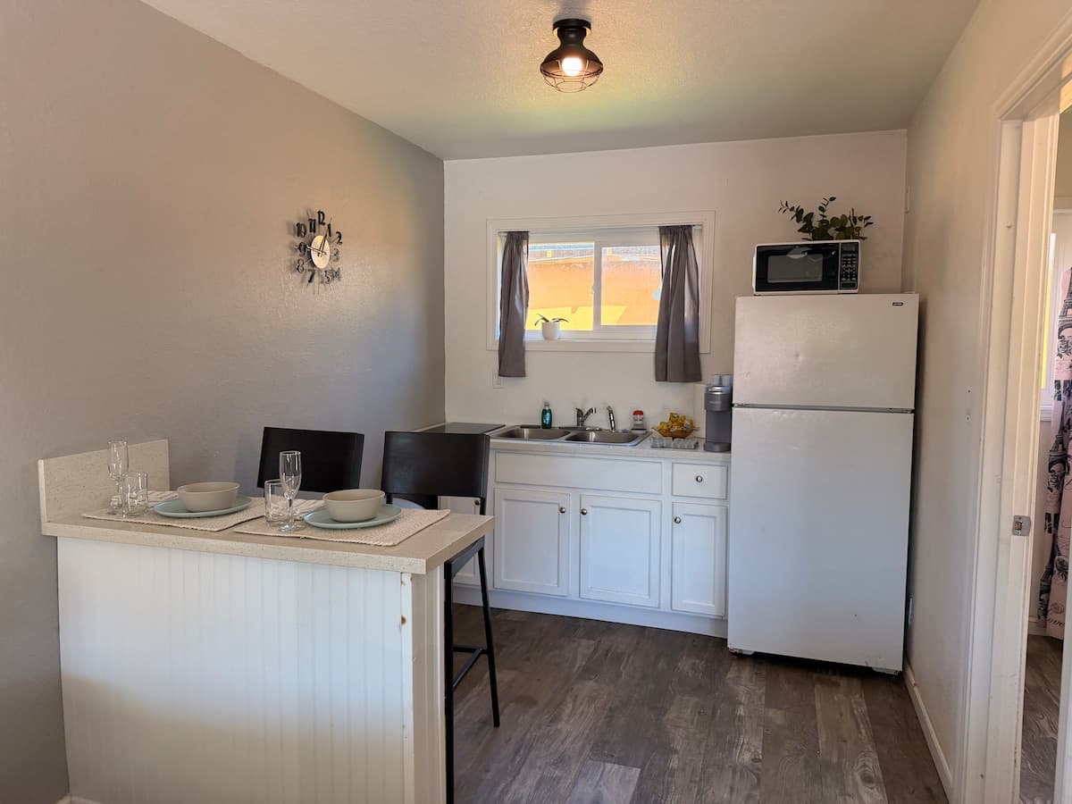 Private Studio w/ Garden & parking - Photo 2