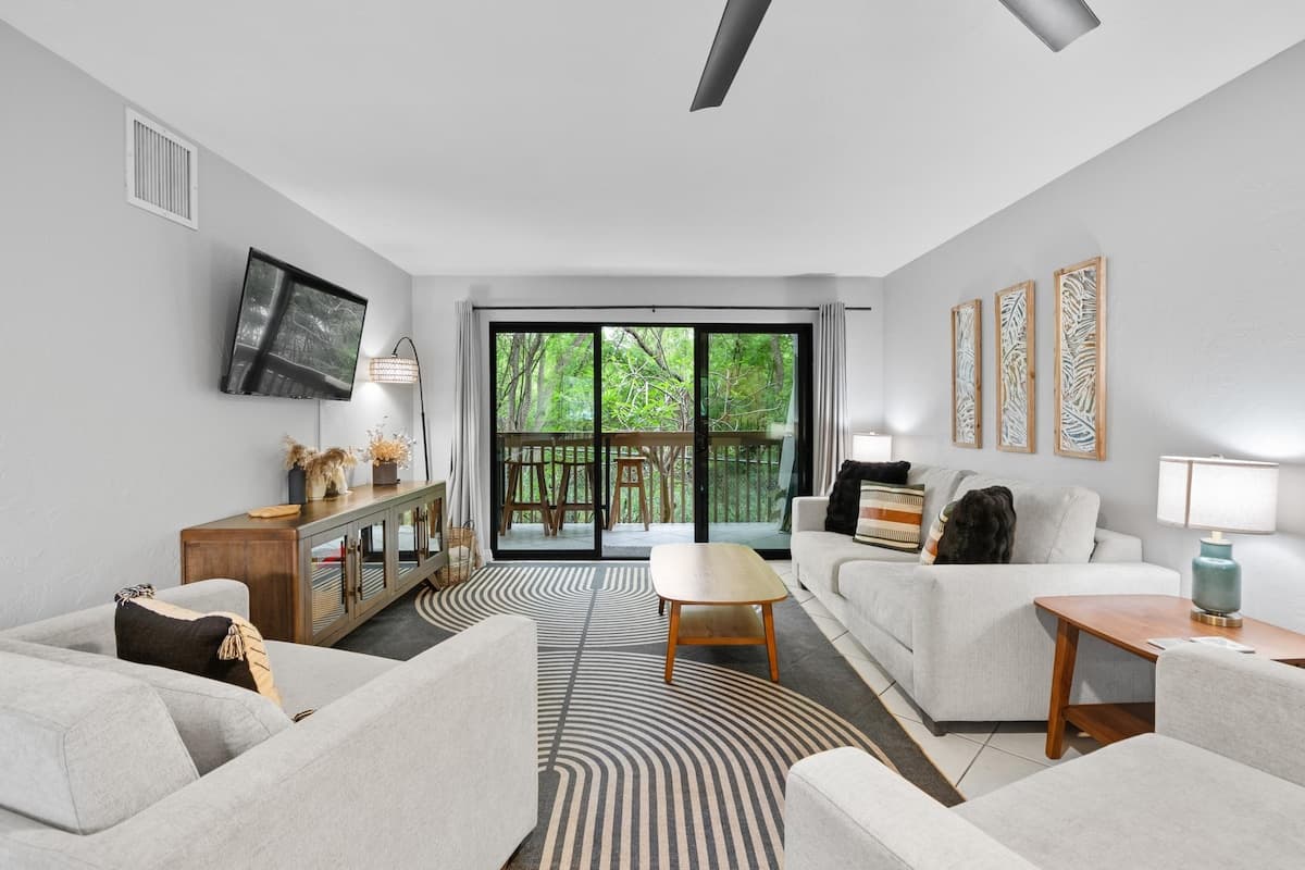 Condo in Kailua-Kona · ★5.0 · 2 bedrooms · 4 beds · 2 private baths - Photo 1