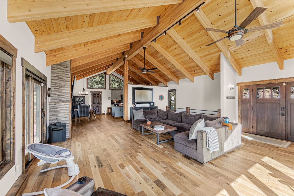 Home in Glenbrook · ★New · 4 bedrooms · 7 beds · 3.5 private baths - Photo 2