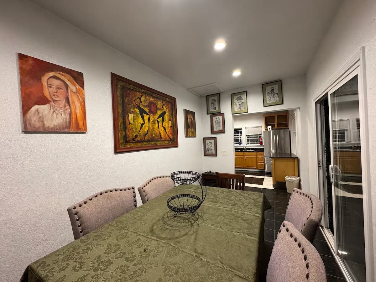 Spacious 4BR Home in Silicon Valley, Sleeps 16 - Photo 1