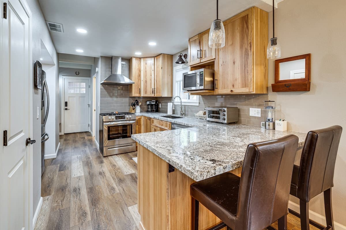 Cabin in Incline Village · ★New · 3 bedrooms · 4 beds · 2 private baths - Photo 5