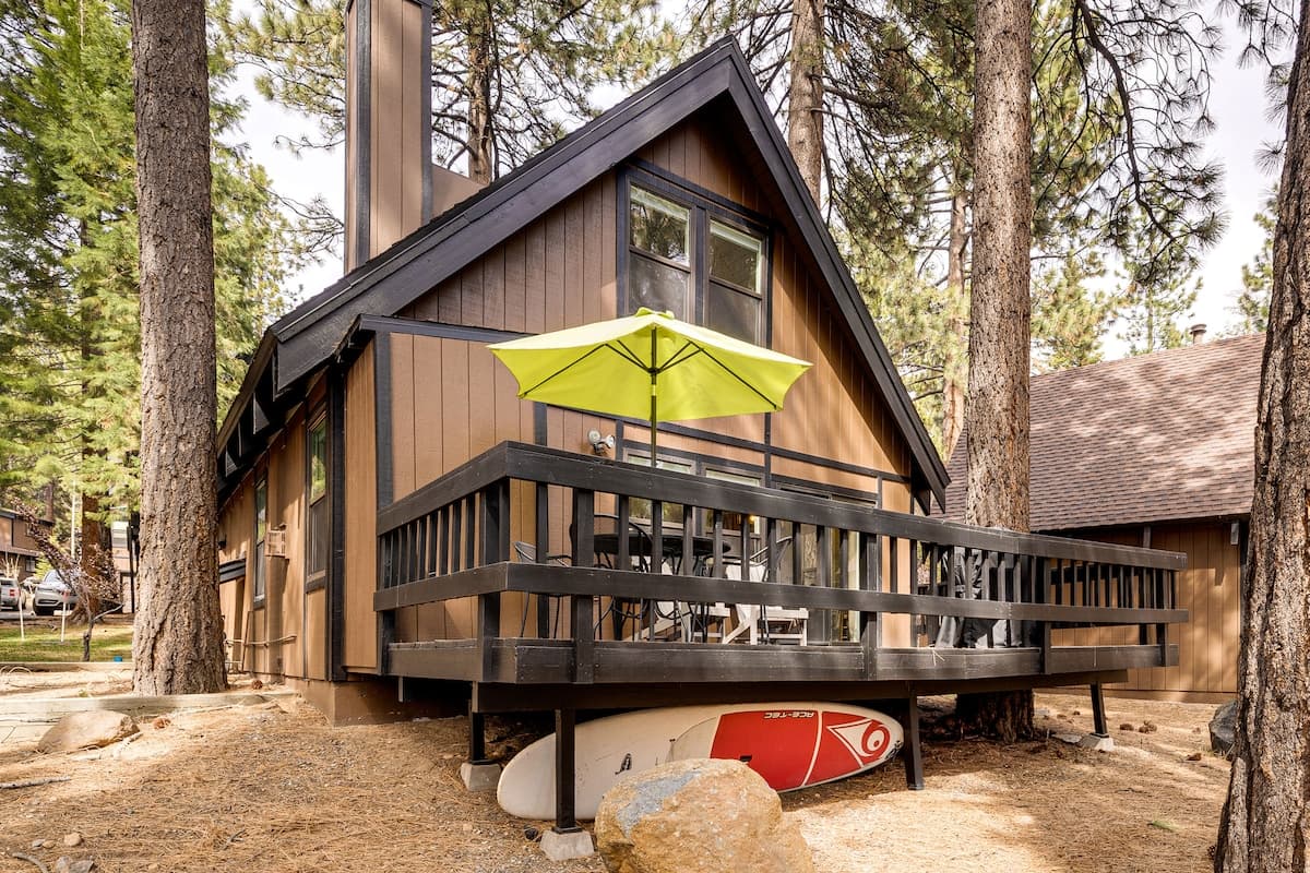 Cabin in Incline Village · ★New · 3 bedrooms · 4 beds · 2 private baths - Photo 2