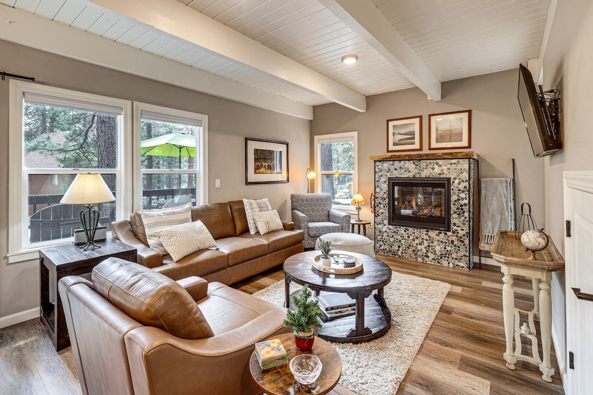 Cabin in Incline Village · ★New · 3 bedrooms · 4 beds · 2 private baths - Photo 1