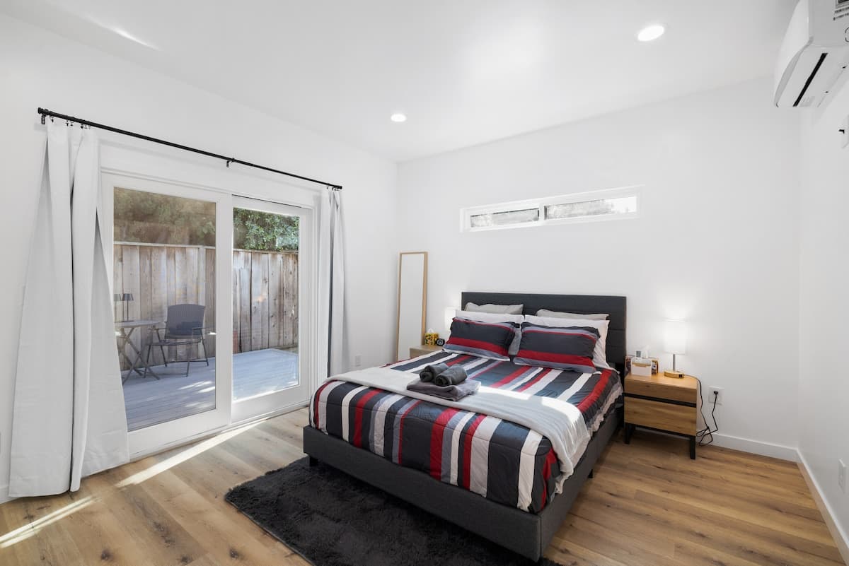 New 2026 Guesthouse, 2 Baths, No Checkout Chores - Photo 2