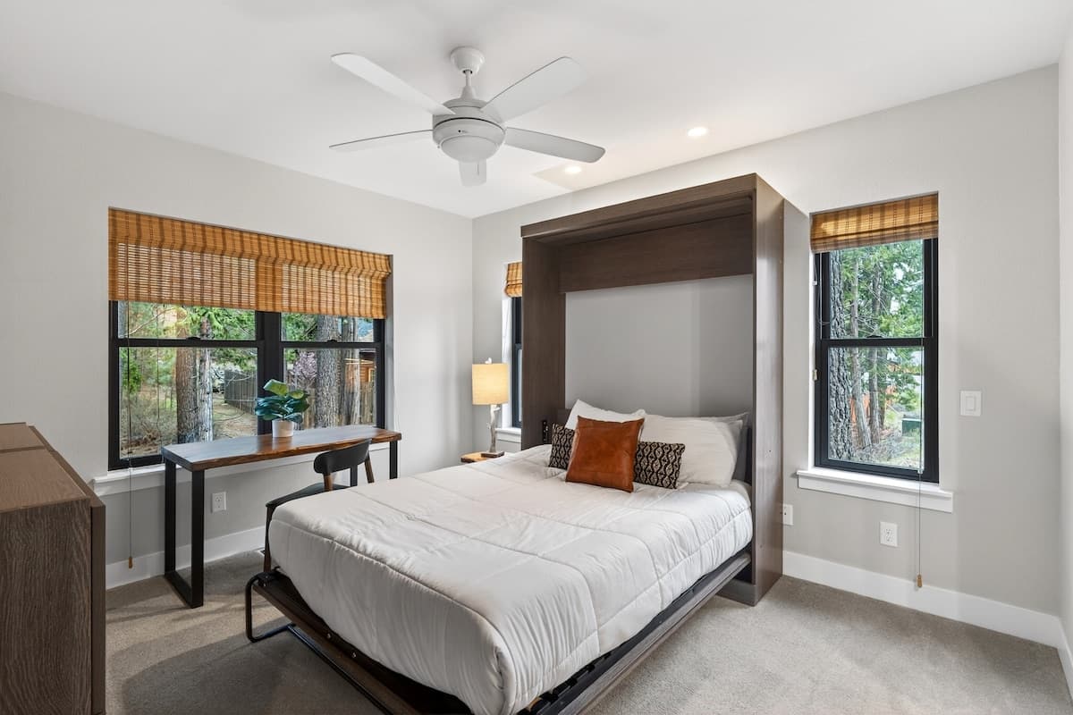 Home in Glenbrook · ★4.67 · 3 bedrooms · 4 beds · 3.5 private baths - Photo 4