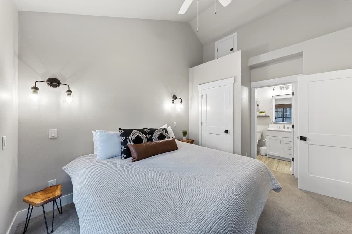 Home in Glenbrook · ★4.67 · 3 bedrooms · 4 beds · 3.5 private baths - Photo 2