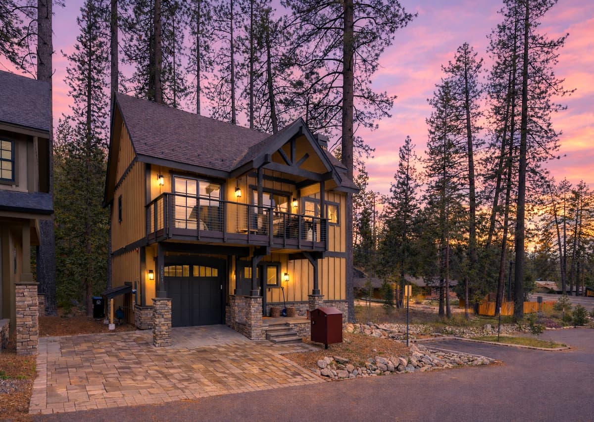 Home in Glenbrook · ★4.67 · 3 bedrooms · 4 beds · 3.5 private baths - Photo 1