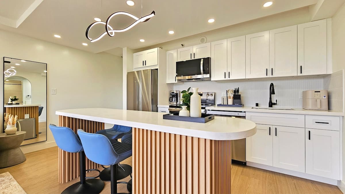 Brand New Waikiki Banyan Amazing views Parking - Photo 5