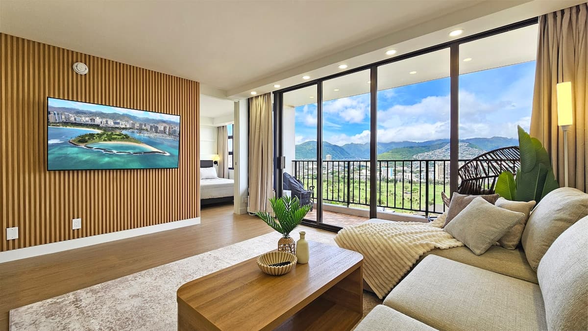 Brand New Waikiki Banyan Amazing views Parking - Photo 1