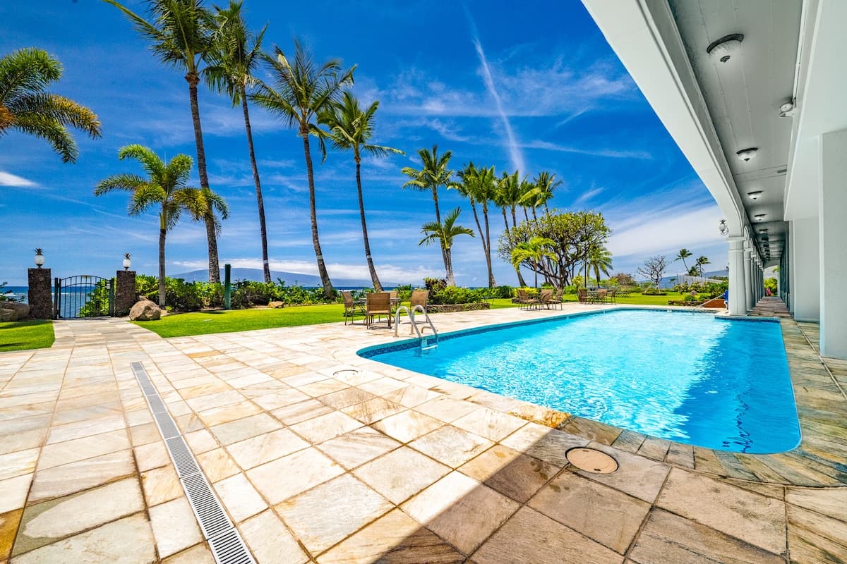Lahaina Oceanfront Studio | Beach & Pool Access - Photo 1