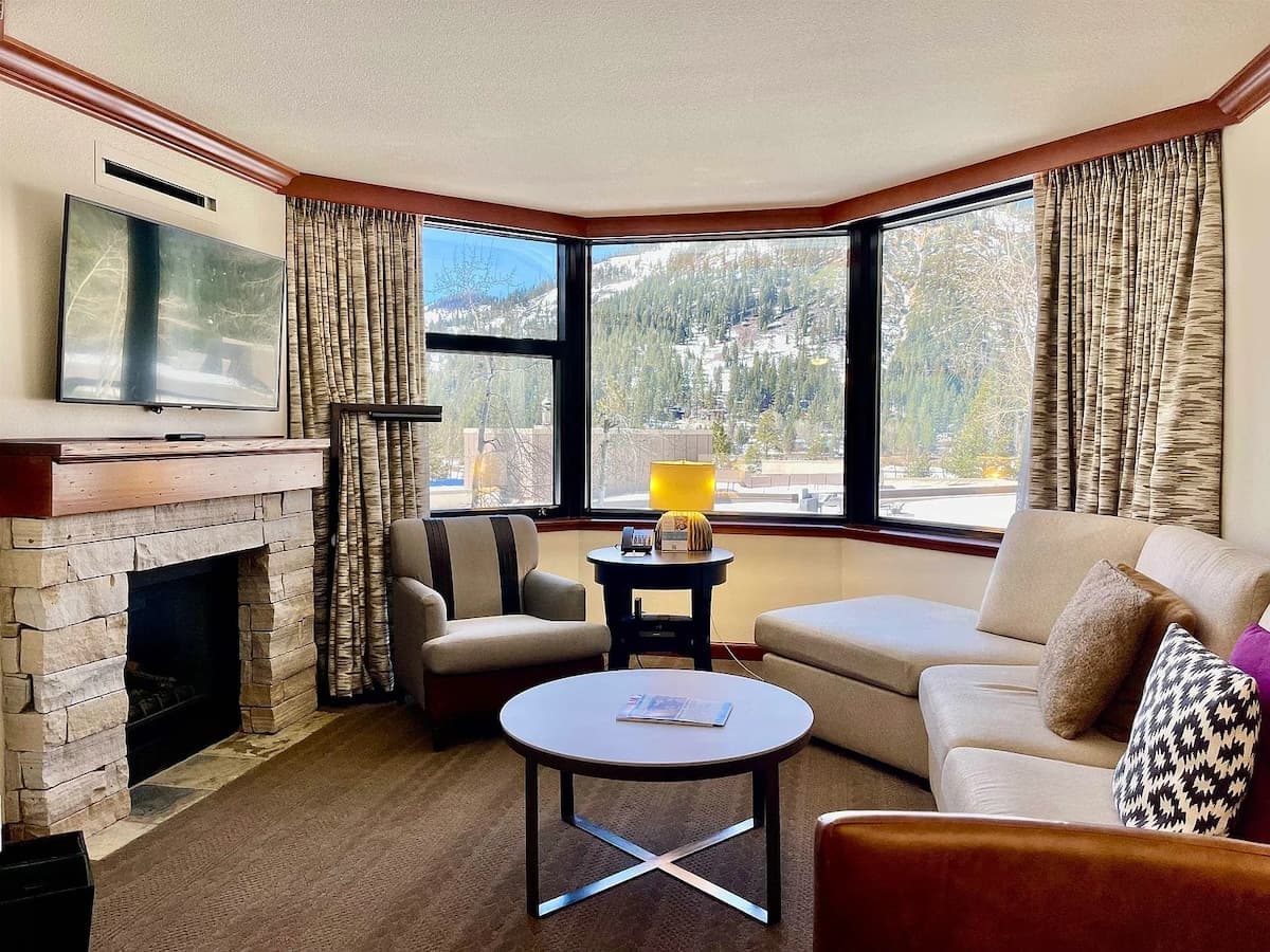 Ski-In/Out Hotel, Pool, Spa & Golf - Photo 1