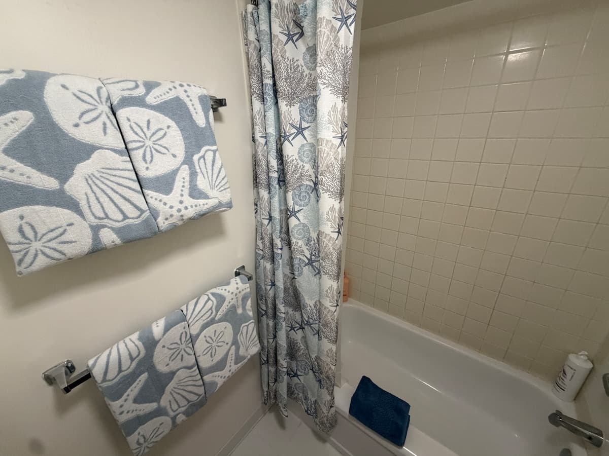 Ocean View Waikiki Free Parking 2 beds Pool - Photo 3