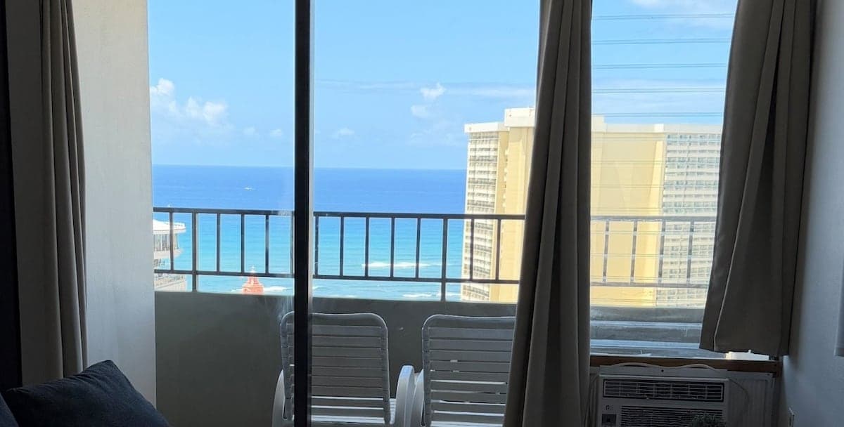 Ocean View Waikiki Free Parking 2 beds Pool - Photo 1