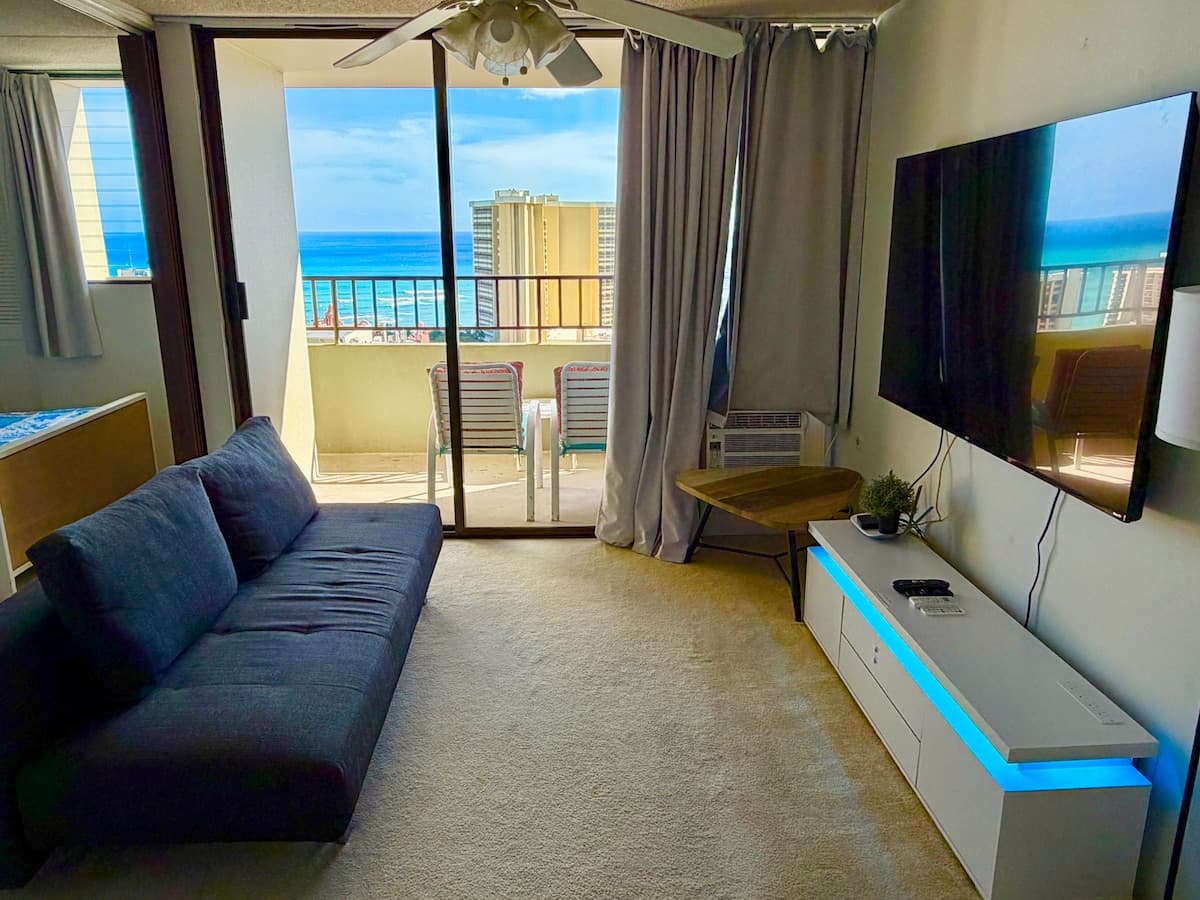 Ocean View Waikiki Free Parking 2 beds Pool - Photo 5