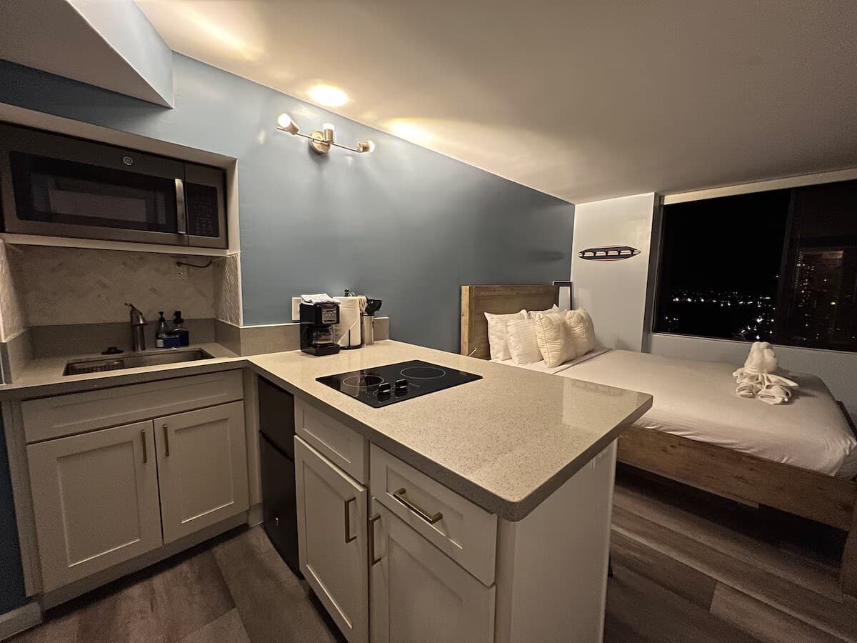 HNL Waikīkī Gorgeous Ocean View Kitchen Studio - Photo 2