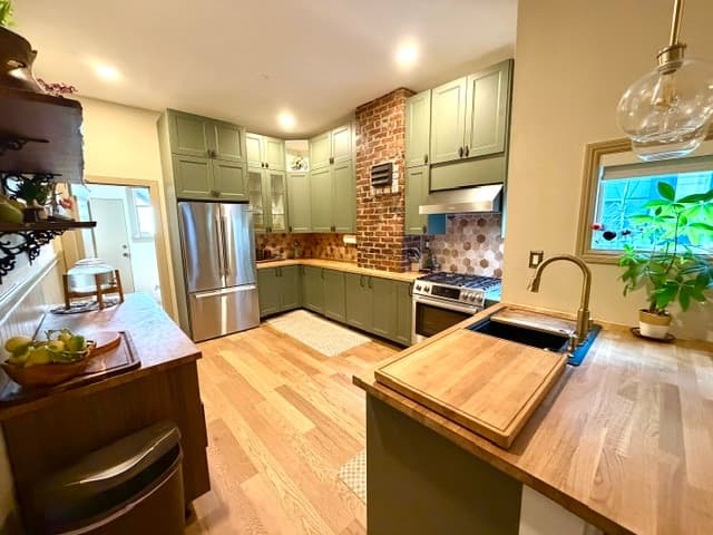 Remodeled Edwardian Flat Near Muni & Downtown - Photo 3