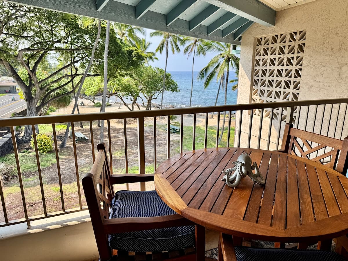 Condo in Kailua-Kona · ★4.89 · 1 bedroom · 2 beds · 1 private bath - Photo 3