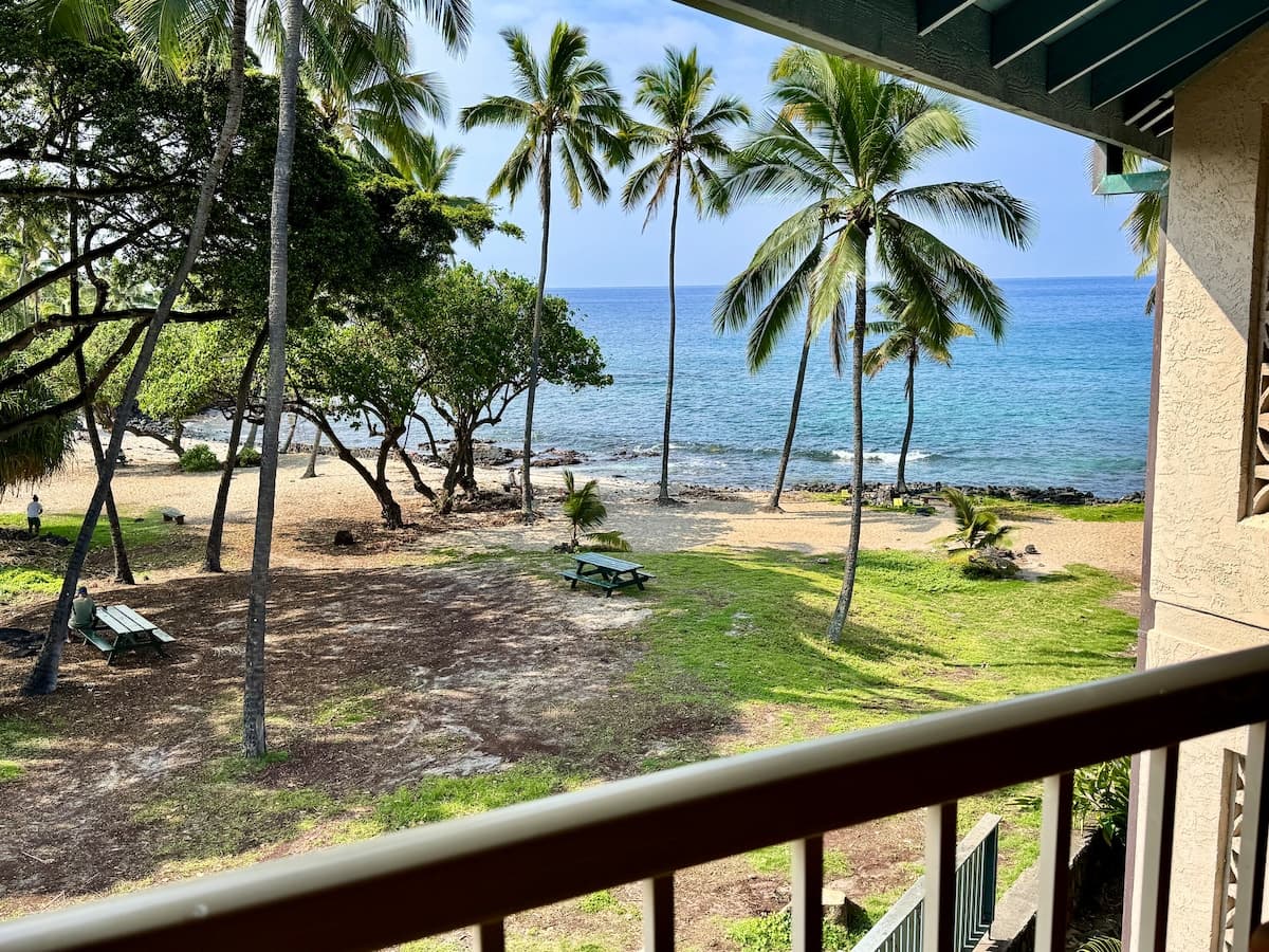 Condo in Kailua-Kona · ★4.89 · 1 bedroom · 2 beds · 1 private bath - Photo 5