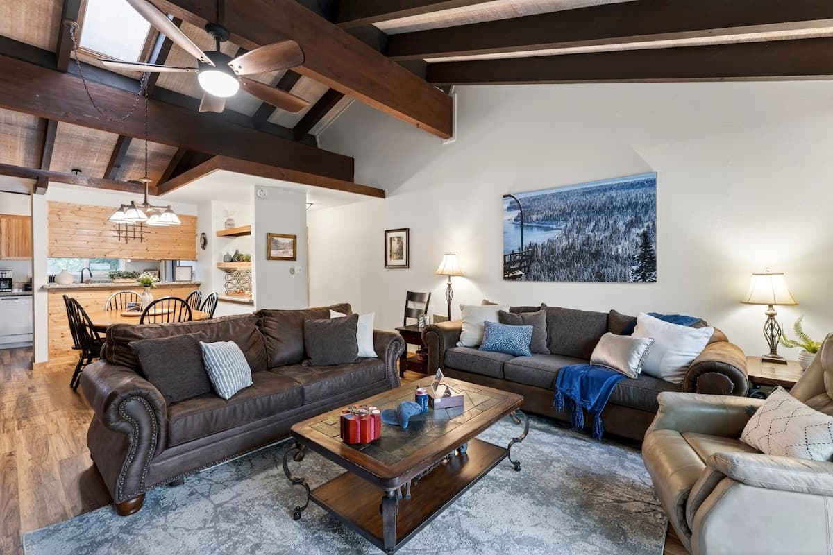 Townhouse in Incline Village · ★New · 3 bedrooms · 3 beds · 2.5 private baths - Photo 5