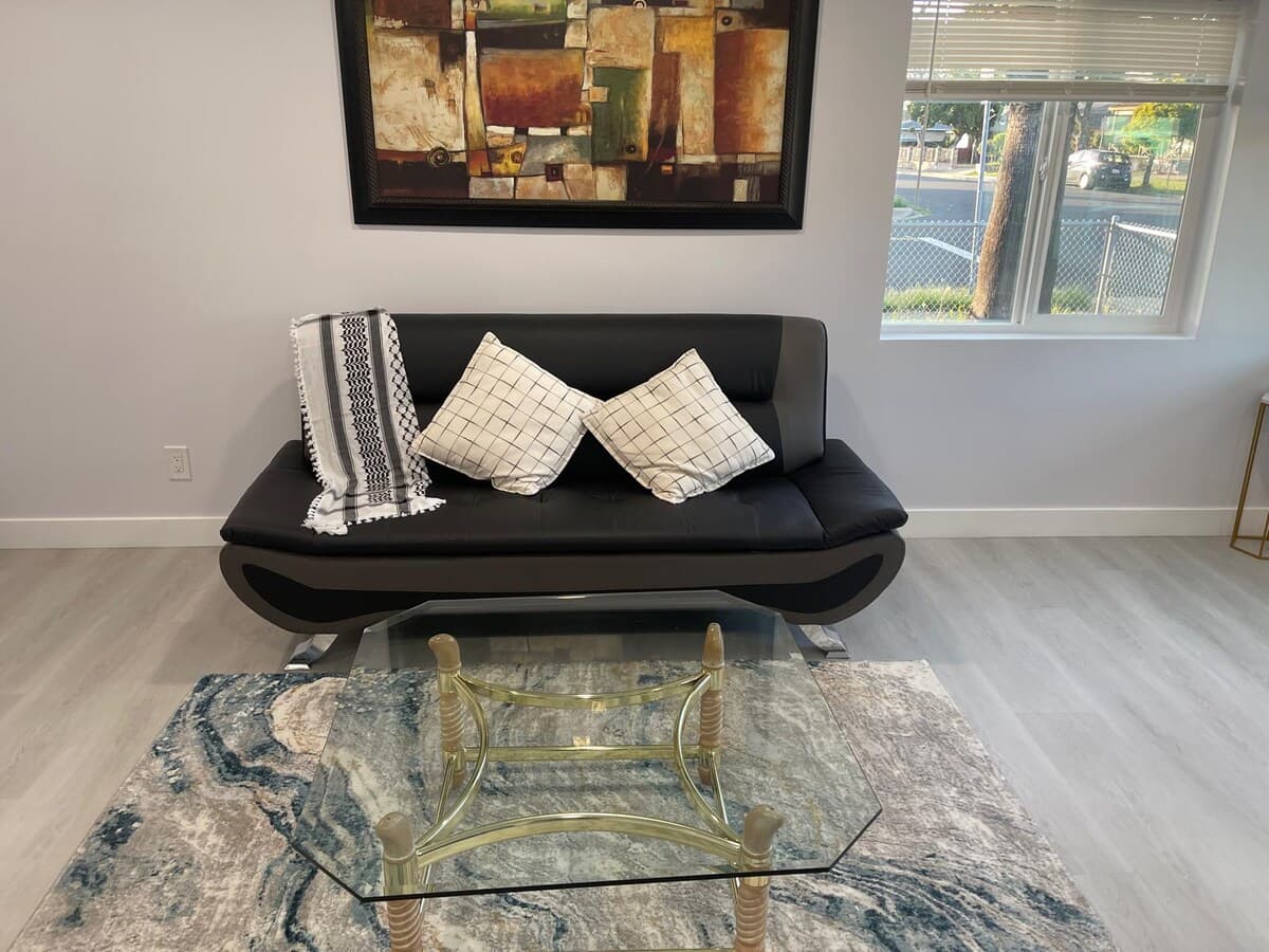 Single-Story Union City Home with Modern Style - Photo 2