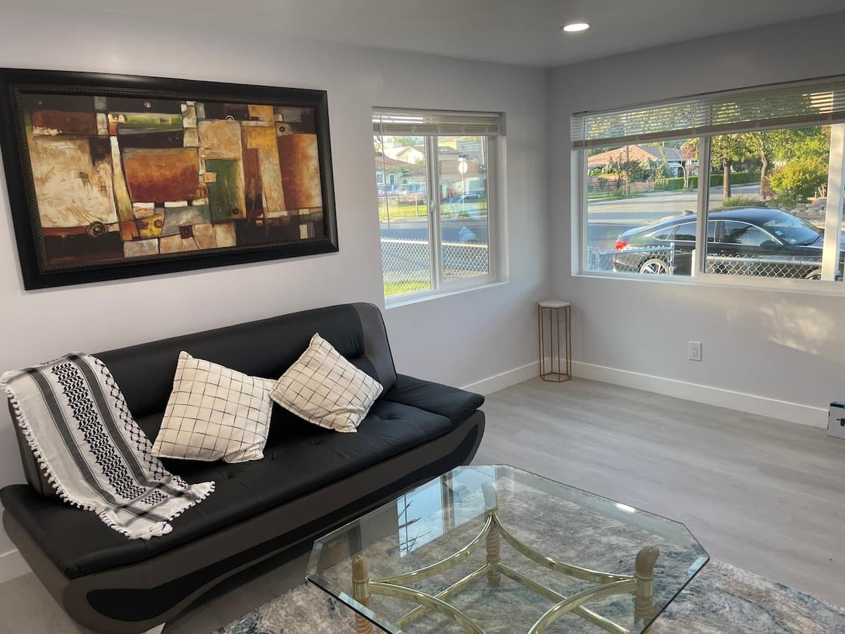 Single-Story Union City Home with Modern Style - Photo 5