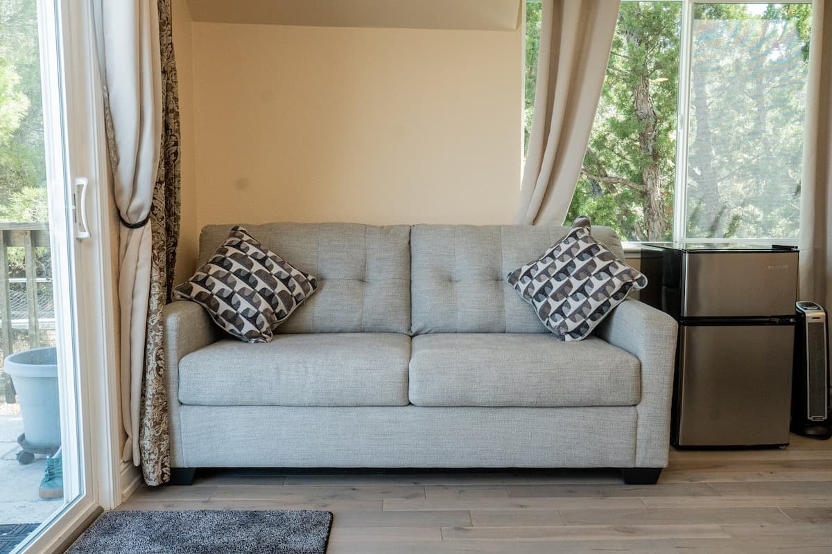King Suite w/ Views, Kitchenette & Private Entry - Photo 2