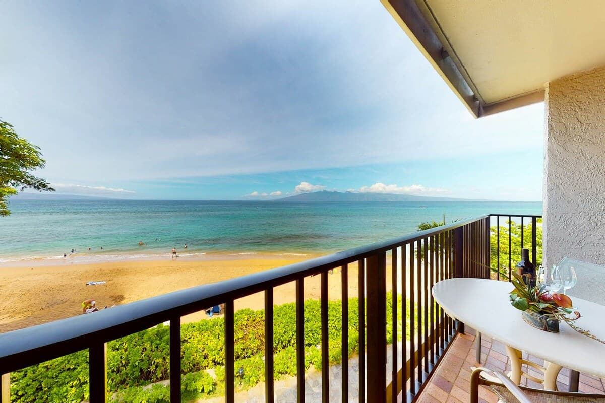 Condo in Lahaina · ★4.84 · 2 bedrooms · 3 beds · 2 shared baths - Photo 2