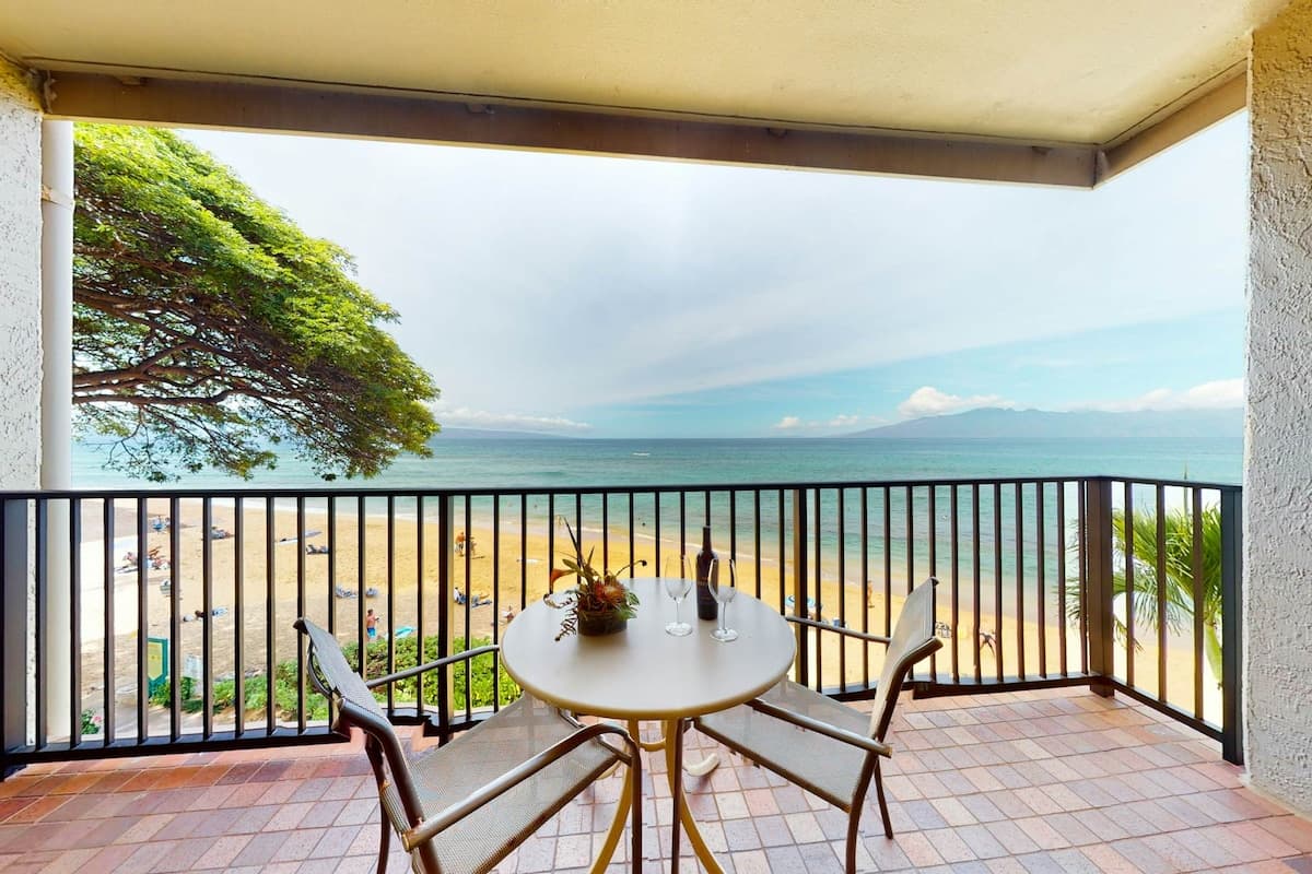 Condo in Lahaina · ★4.84 · 2 bedrooms · 3 beds · 2 shared baths - Photo 1