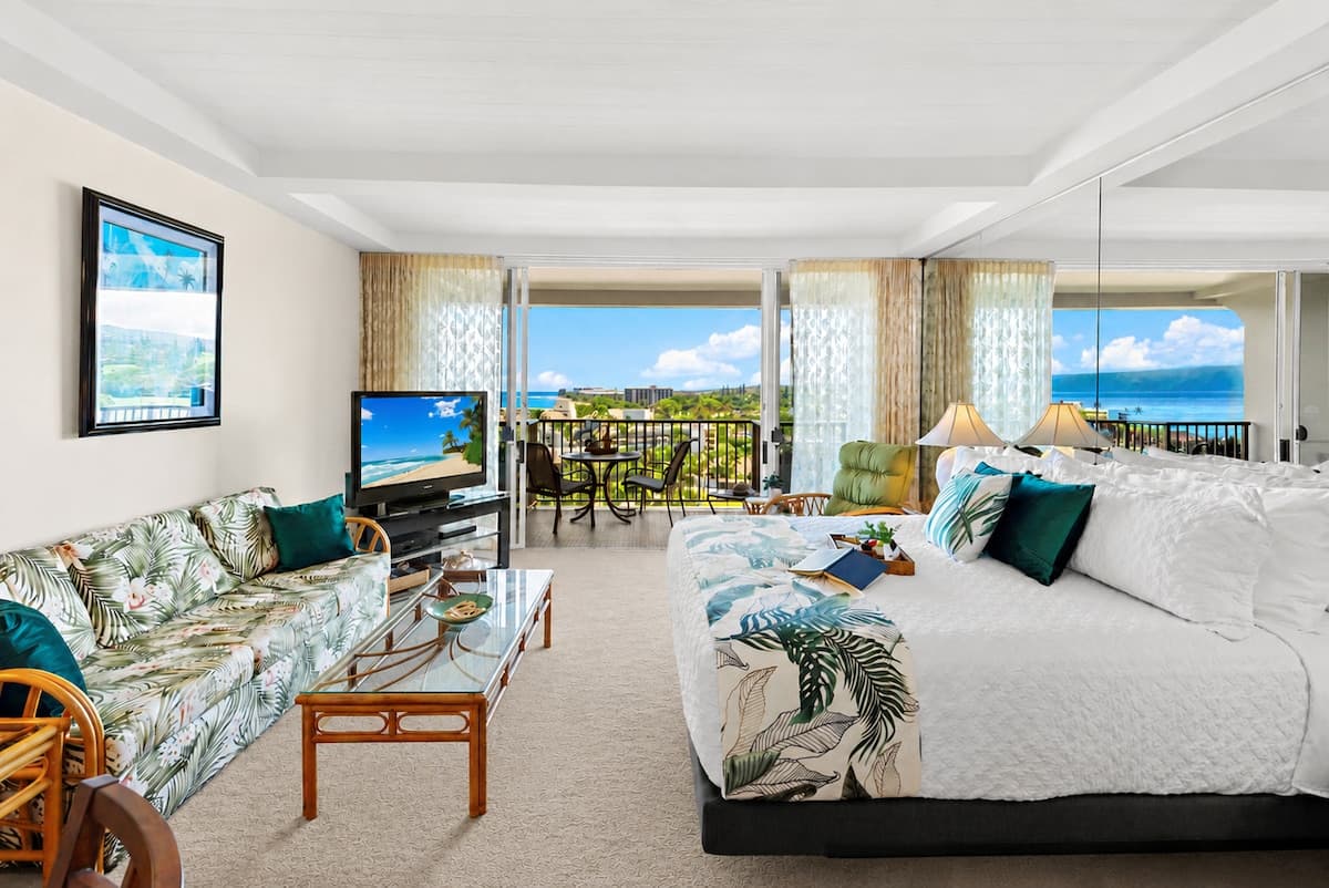 Condo in Lahaina · ★4.75 · 1 bedroom · 2 beds · 1 bath - Photo 3