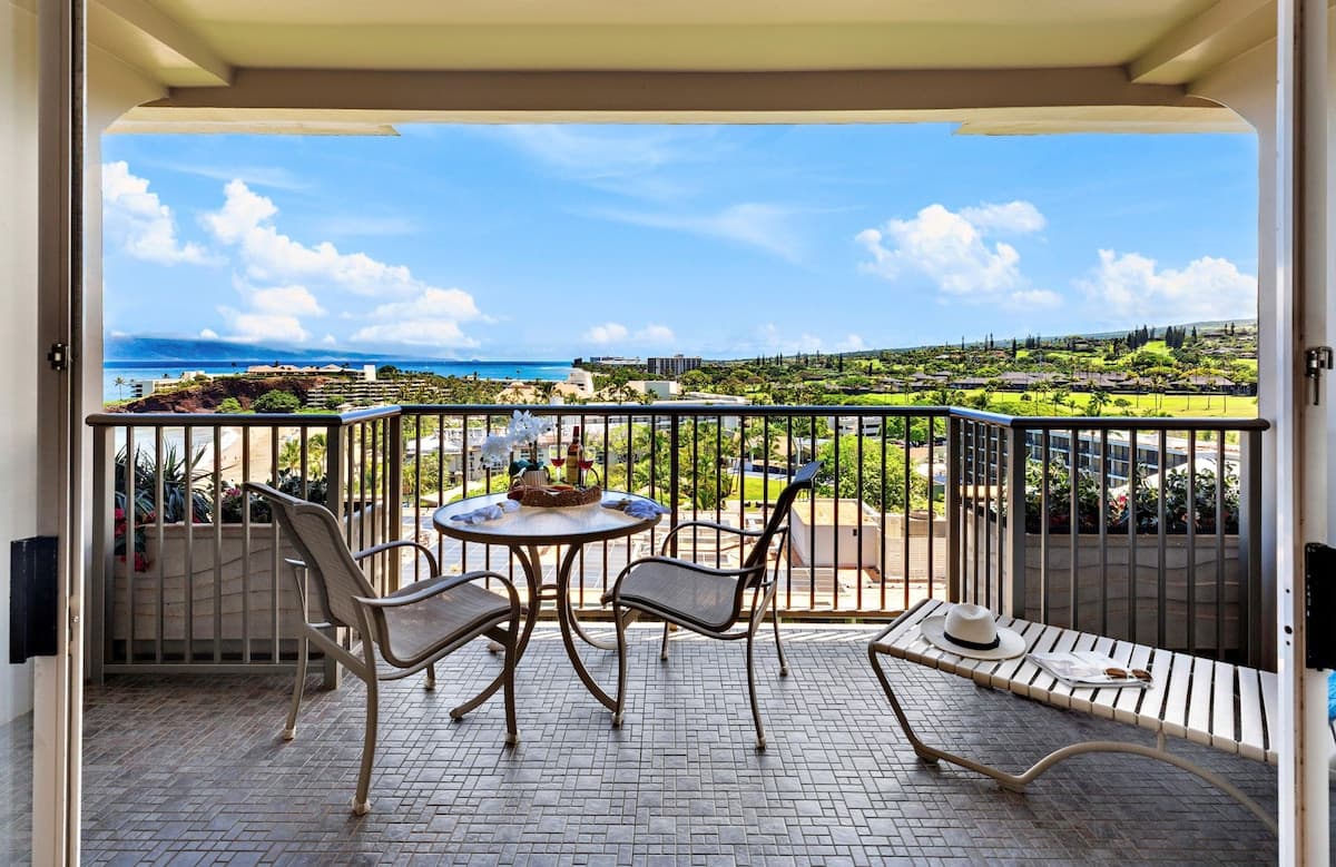 Condo in Lahaina · ★4.75 · 1 bedroom · 2 beds · 1 bath - Photo 2