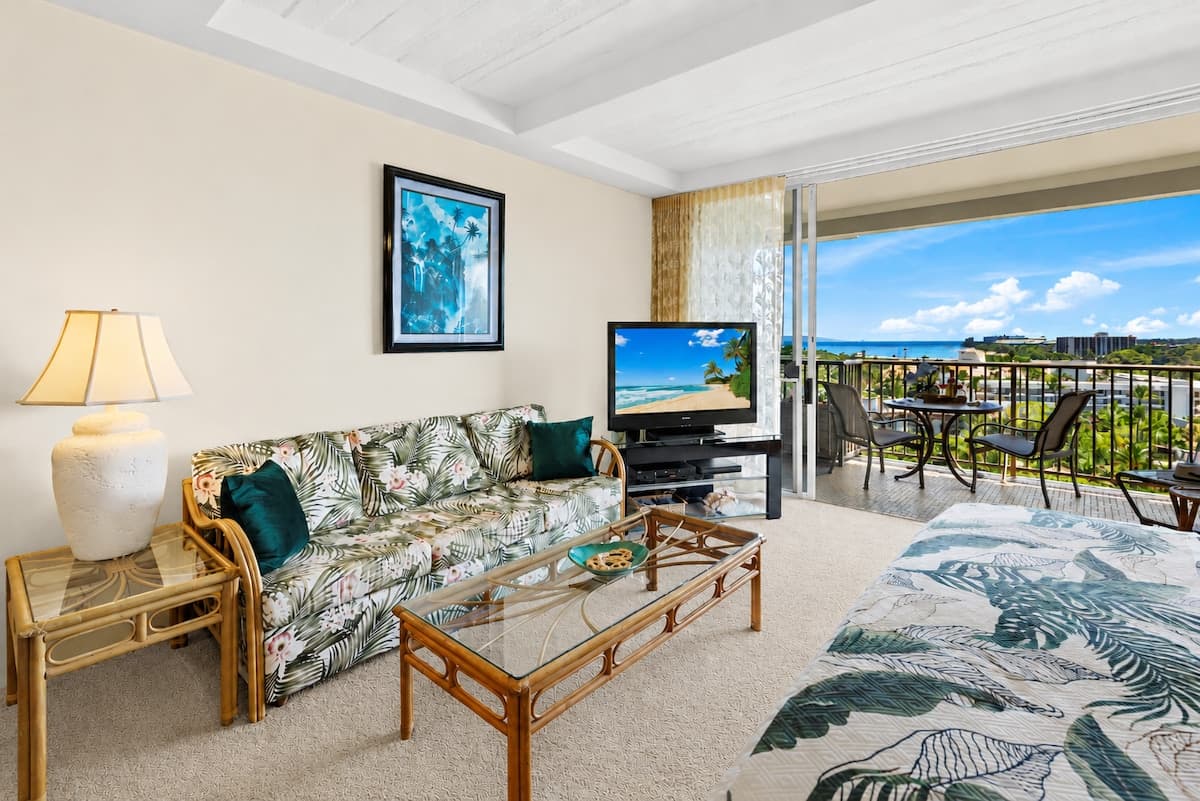 Condo in Lahaina · ★4.75 · 1 bedroom · 2 beds · 1 bath - Photo 4