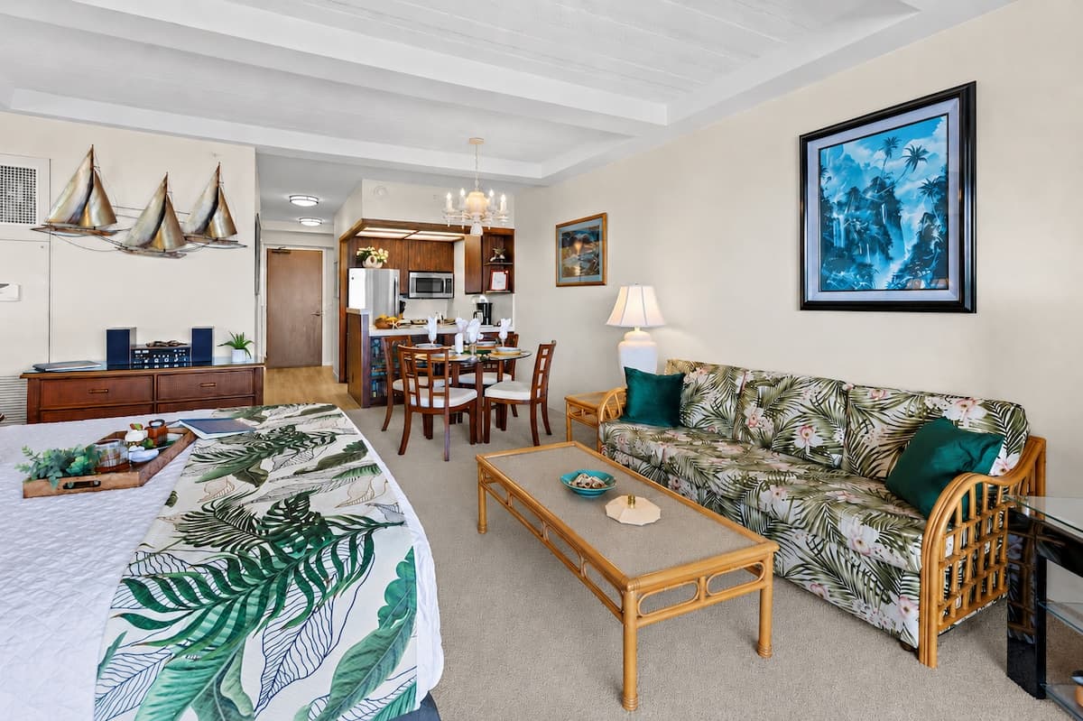 Condo in Lahaina · ★4.75 · 1 bedroom · 2 beds · 1 bath - Photo 5
