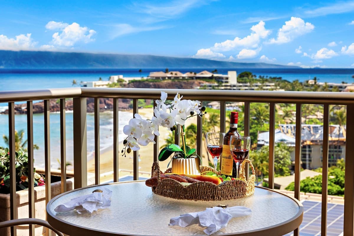 Condo in Lahaina · ★4.75 · 1 bedroom · 2 beds · 1 bath - Photo 1