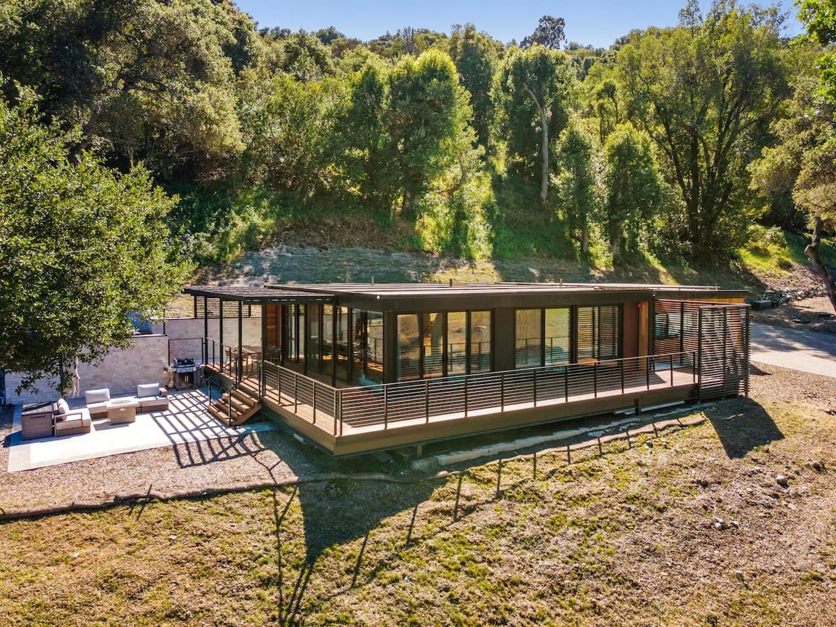 Secluded 8-Acre Estate with Smart-Home Luxury - Photo 2