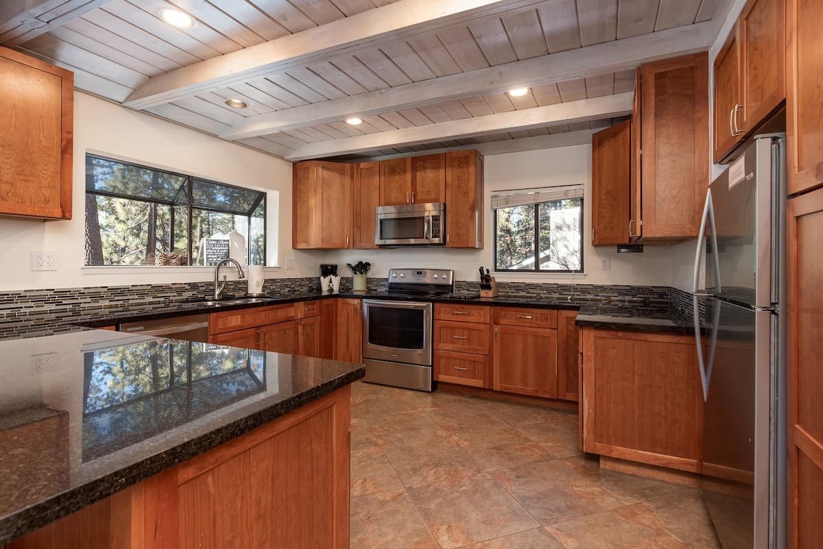 Home in Stateline · ★New · 3 bedrooms · 4 beds · 2 private baths - Photo 1