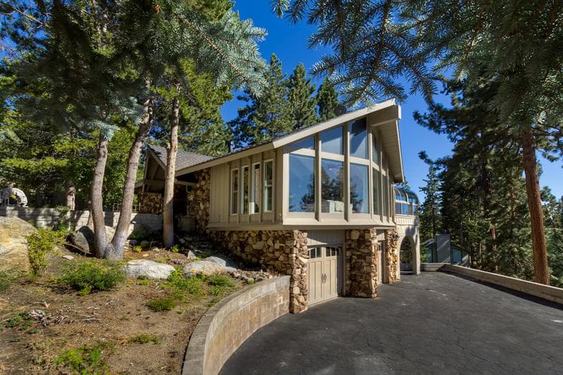 Home in Carson City · ★New · 5 bedrooms · 7 beds · 3.5 private baths - Photo 3