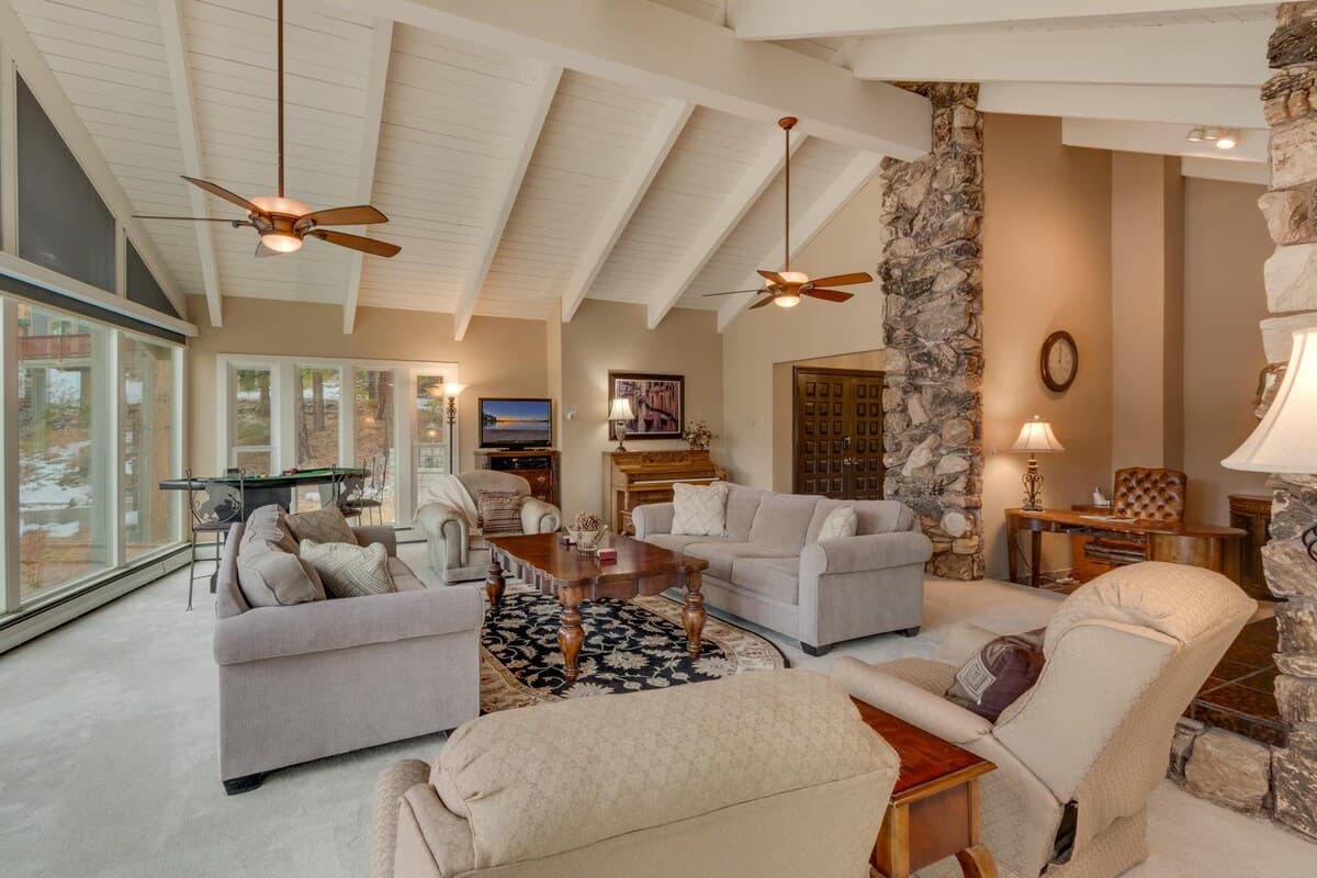 Home in Carson City · ★New · 5 bedrooms · 7 beds · 3.5 private baths - Photo 4