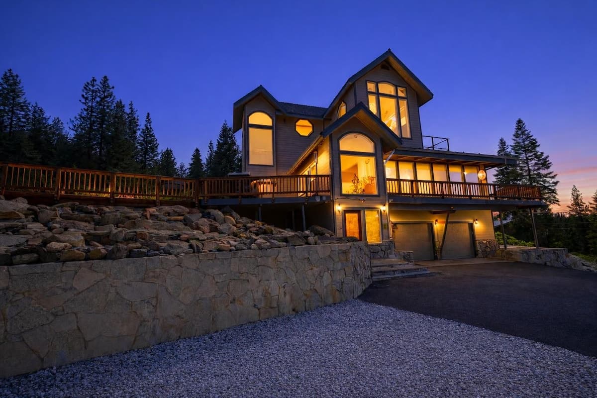 Mountain/Lake View Chalet Near Heavenly & Beaches - Photo 1