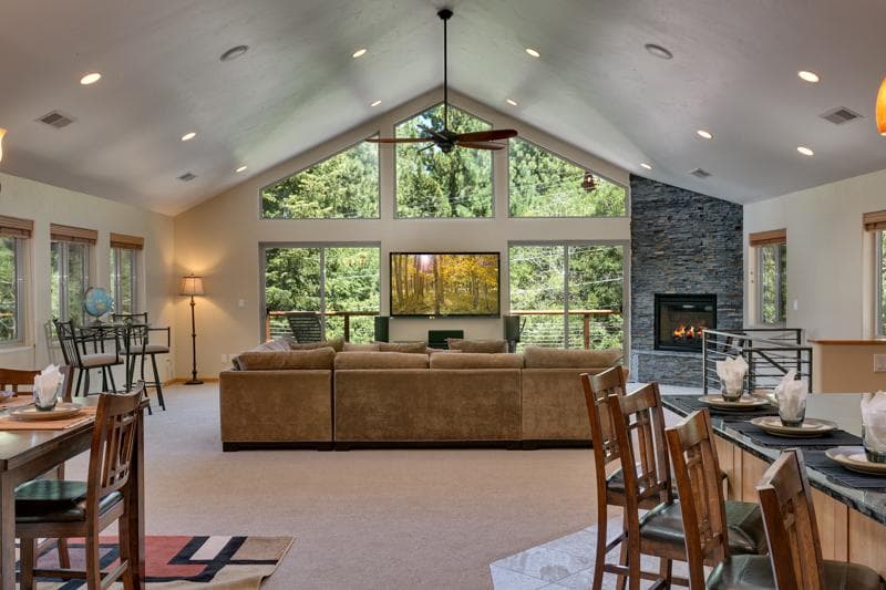 Home in Stateline · ★New · 3 bedrooms · 4 beds · 2 private baths - Photo 2
