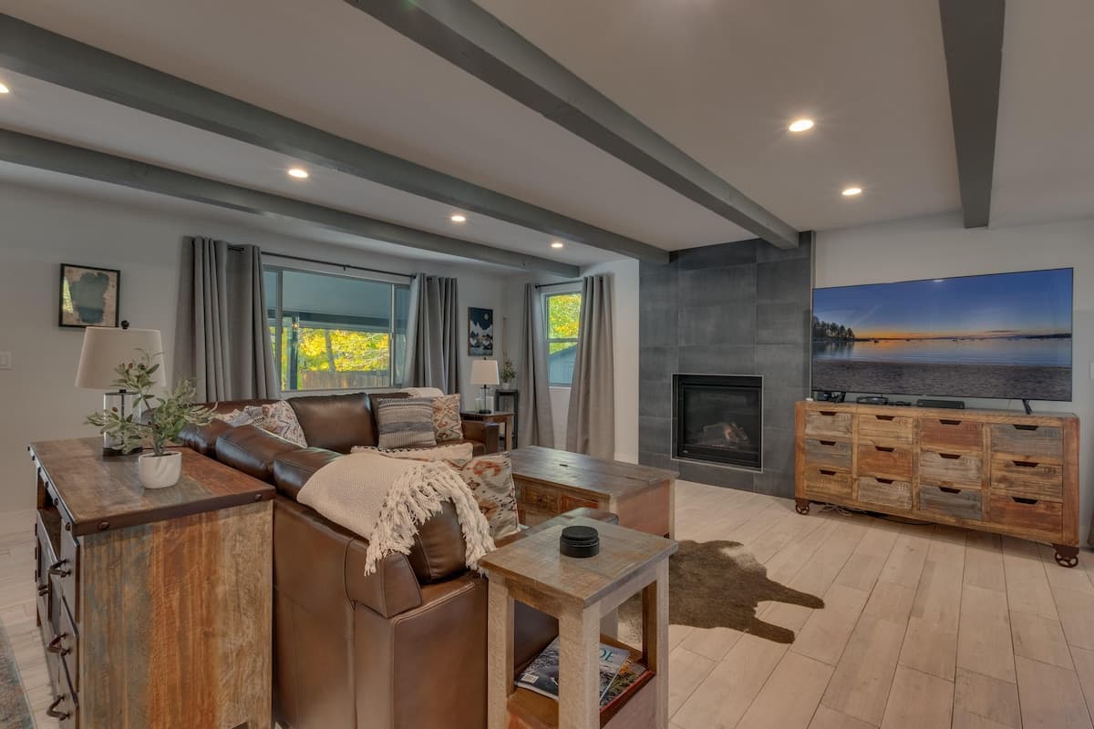 Home in Stateline · ★New · 6 bedrooms · 6 beds · 4 private baths - Photo 1