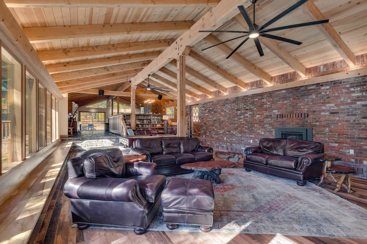 Home in Glenbrook · ★New · 6 bedrooms · 8 beds · 4.5 private baths - Photo 5