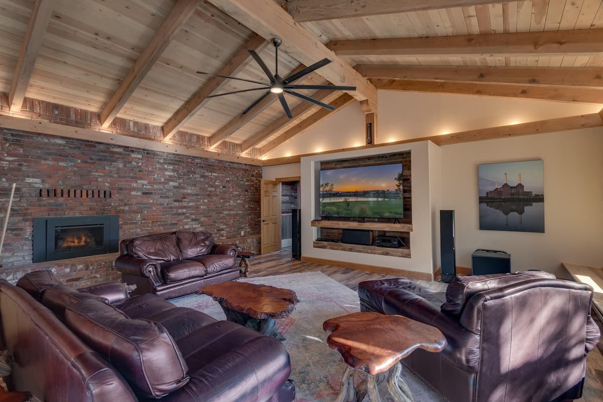 Home in Glenbrook · ★New · 6 bedrooms · 8 beds · 4.5 private baths - Photo 3