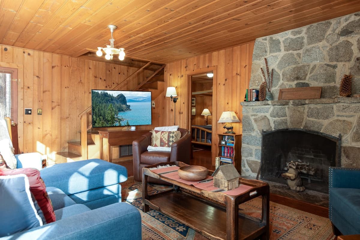 Home in Glenbrook · ★New · 4 bedrooms · 8 beds · 2 private baths - Photo 4
