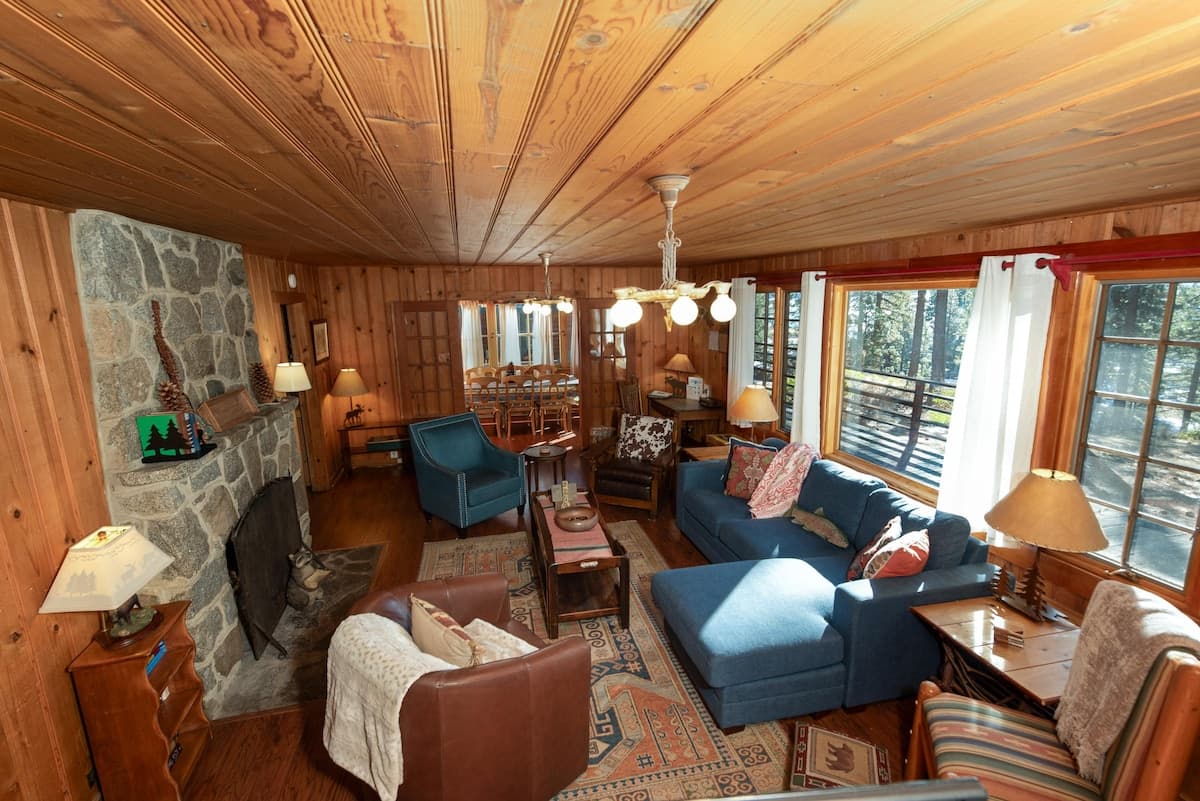 Home in Glenbrook · ★New · 4 bedrooms · 8 beds · 2 private baths - Photo 3