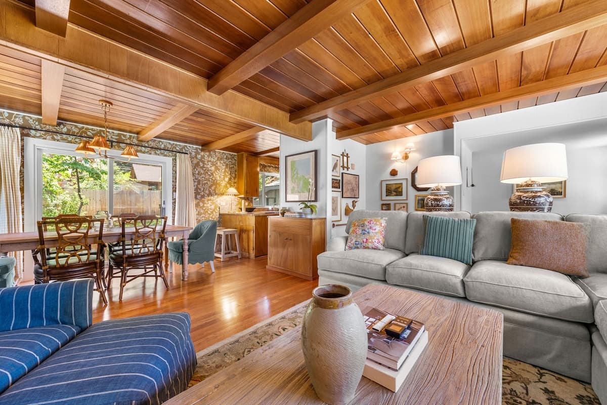 Home in Glenbrook · ★New · 4 bedrooms · 5 beds · 2 private baths - Photo 4
