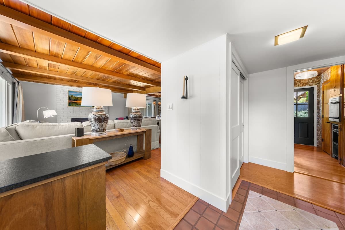 Home in Glenbrook · ★New · 4 bedrooms · 5 beds · 2 private baths - Photo 5