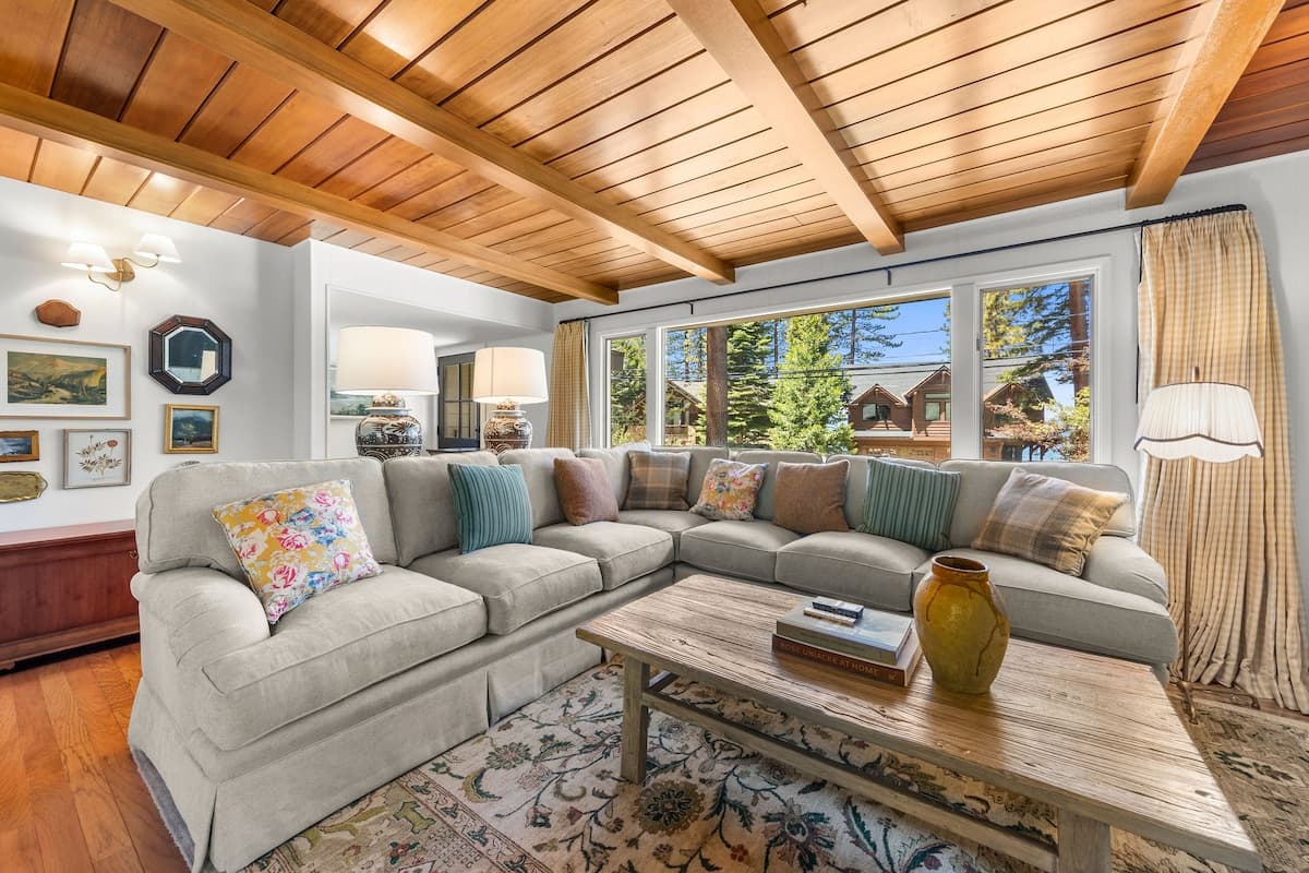 Home in Glenbrook · ★New · 4 bedrooms · 5 beds · 2 private baths - Photo 1