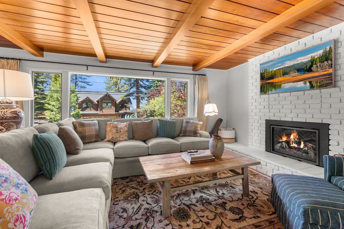 Home in Glenbrook · ★New · 4 bedrooms · 5 beds · 2 private baths - Photo 3