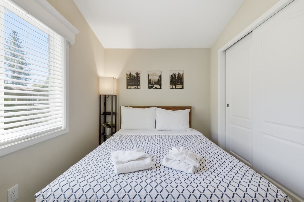 Walkable to Heavenly, Lake, Casinos, AC, Pets OK - Photo 3