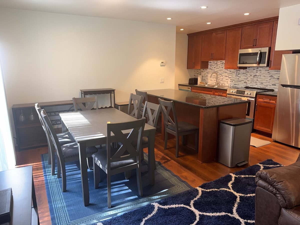 Townhouse in Incline Village · ★New · 3 bedrooms · 4 beds · 3 private baths - Photo 3